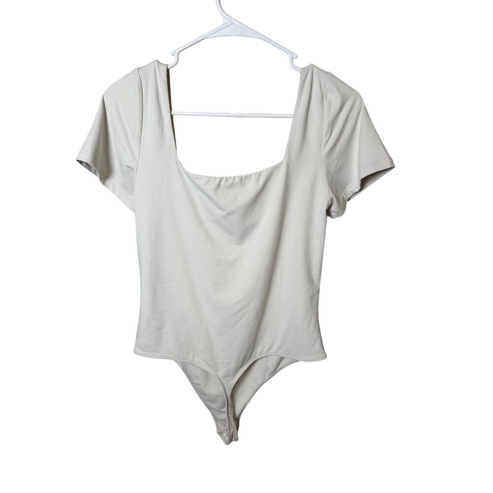 Aritzia Bodysuit Babaton NWT Contour Matte Pearl Short Sleeve Size XL